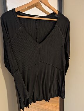 POL Black V-Neck Ribbed Panel Top
